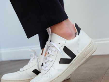 VEJA V-10 in extra white black Online