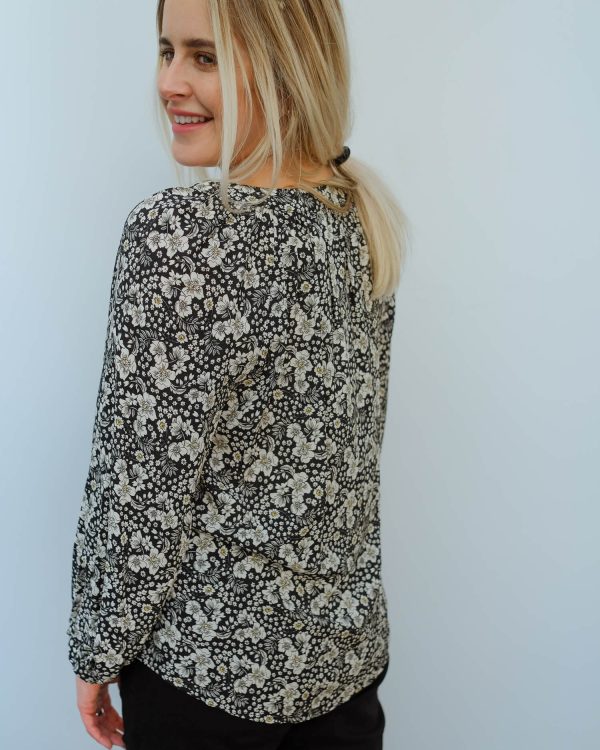 V Briana printed blouse in crocus Online Hot Sale